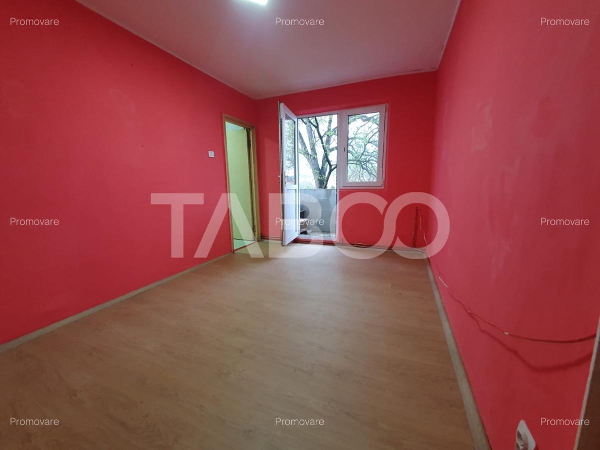 Apartament 2 camere semidecomandat 40 mp utili + 3 mp balcon etaj 2 - 3