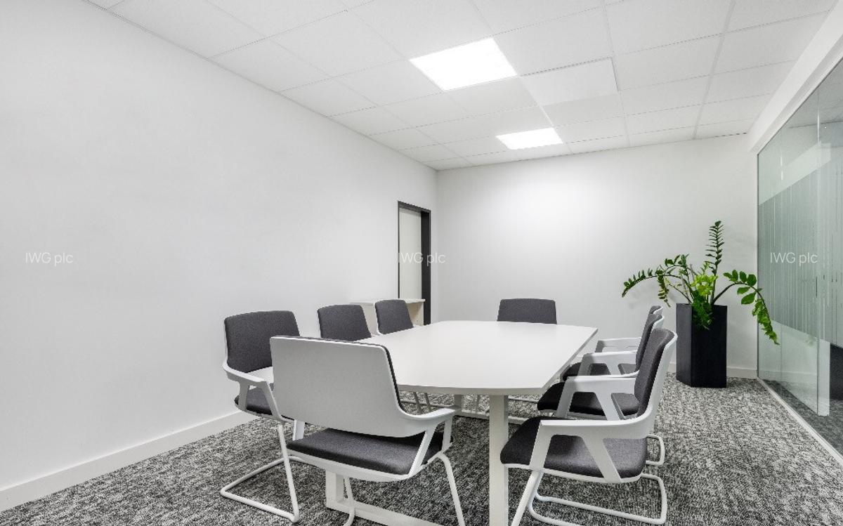 Spa?iu de birou privat pentru 5 persoane in Regus Hermes - 7