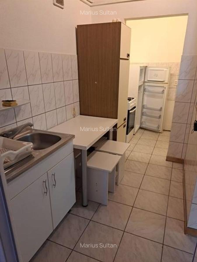 Garsonieră decomandată, mobilată în Răcădău - 10