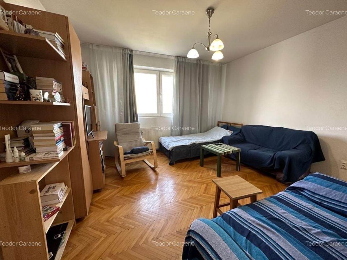 Apartament cu 2 camere semidecomandat în 1 Mai - 2