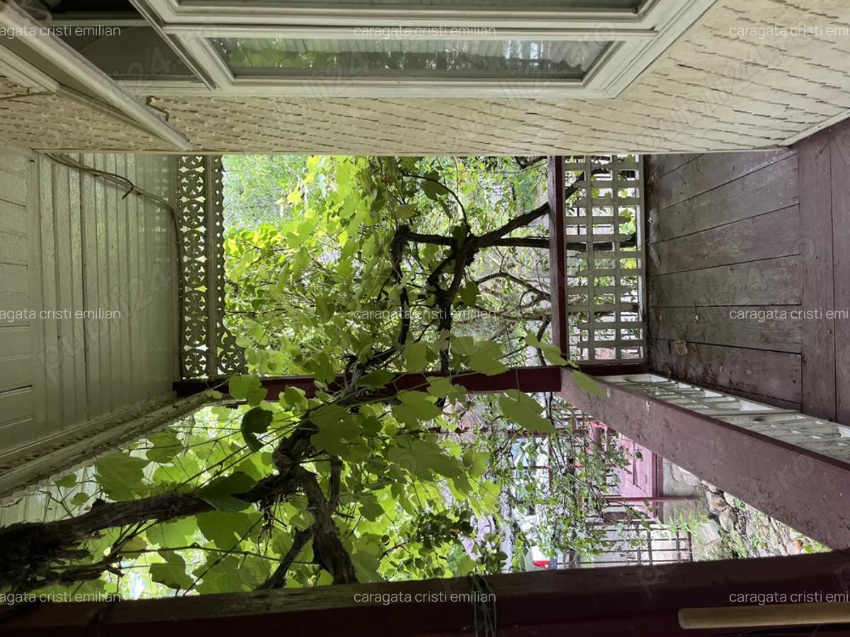 Casa Tradi?ionala in centrul Sovejei, incalzire centralizata , apa, plus fantana proprie, renovata - 3