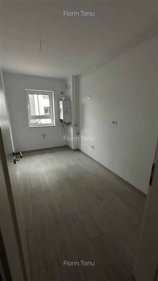 Apartament cu 4 camere decomandat în Tractorul - 3