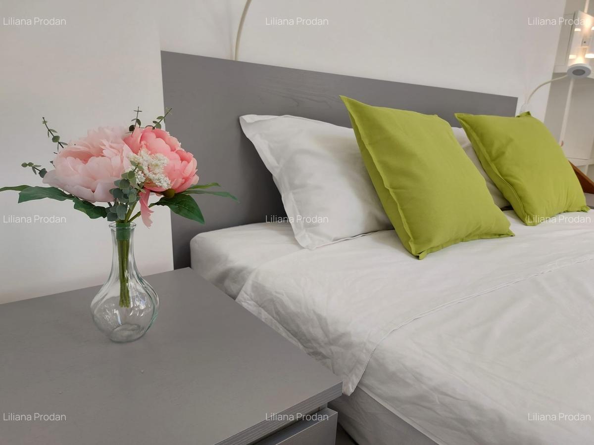 Apartament cu 2 camere decomandat, mobilat în P-ța Universității - 12