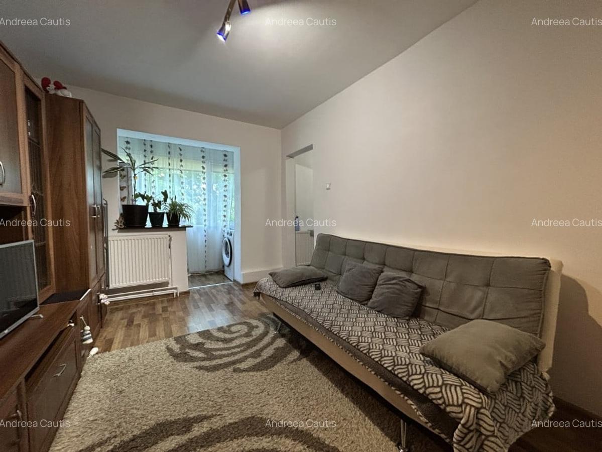 Apartament 3 camere, semidecomandat, etajul 3/4, zona P-ta Doina - 3