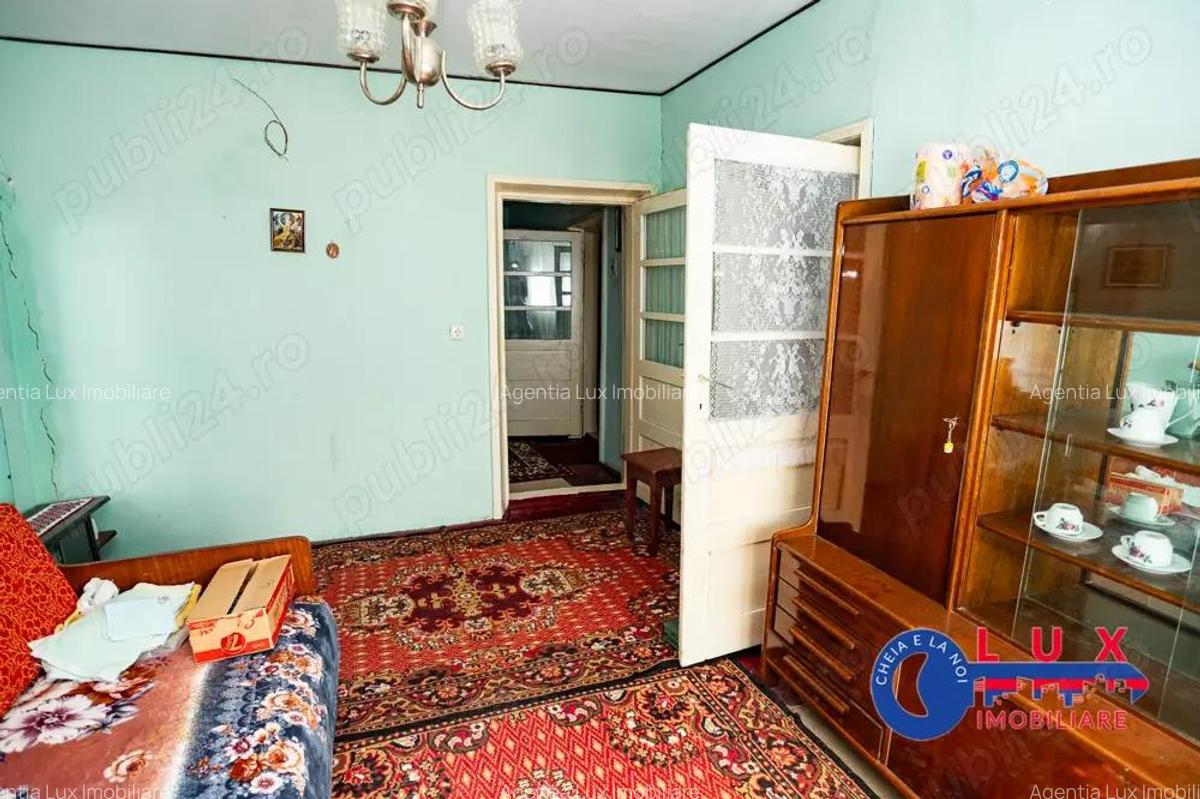 ID 6705 CASA de vanzare *STRADA Pacii - 8