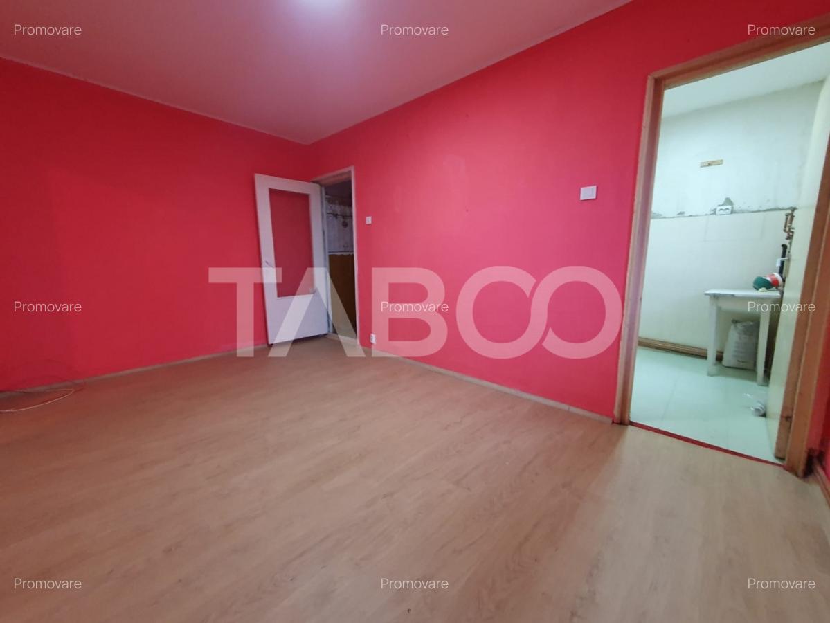 Apartament 2 camere semidecomandat 40 mp utili + 3 mp balcon etaj 2 - 4