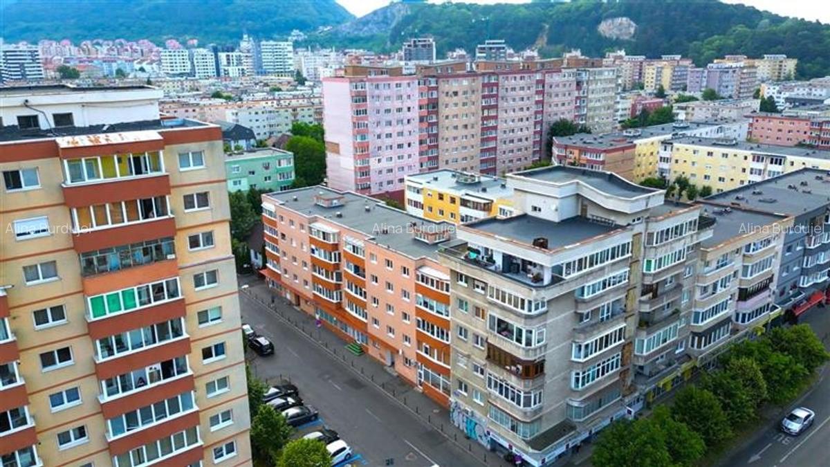 Spatiu comercial,vitrinat,doua intrari,acces facil, Calea Bucuresti,Astra,Brasov - 2