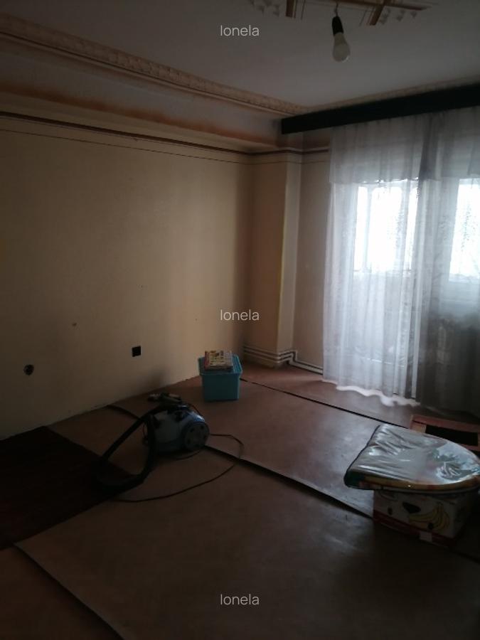 Vând apartament cu 3 camere, garaj și beci - 5