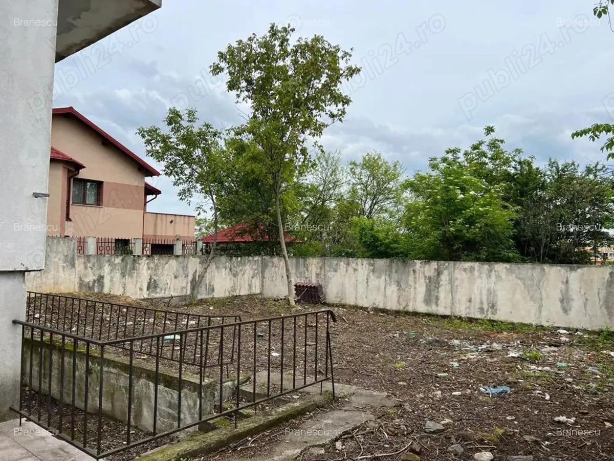 Vand vila situata in Pitesti, impartita in 8 apartamente - 3