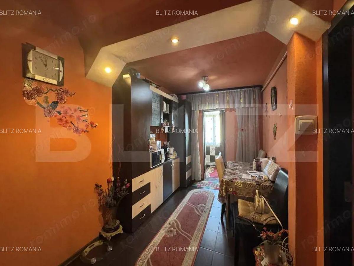 Apartament cu 3 camere, decomandat, zona Mall - 2