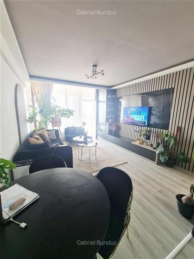 Apartament cu 3 camere decomandat, mobilat în Tractorul - 13