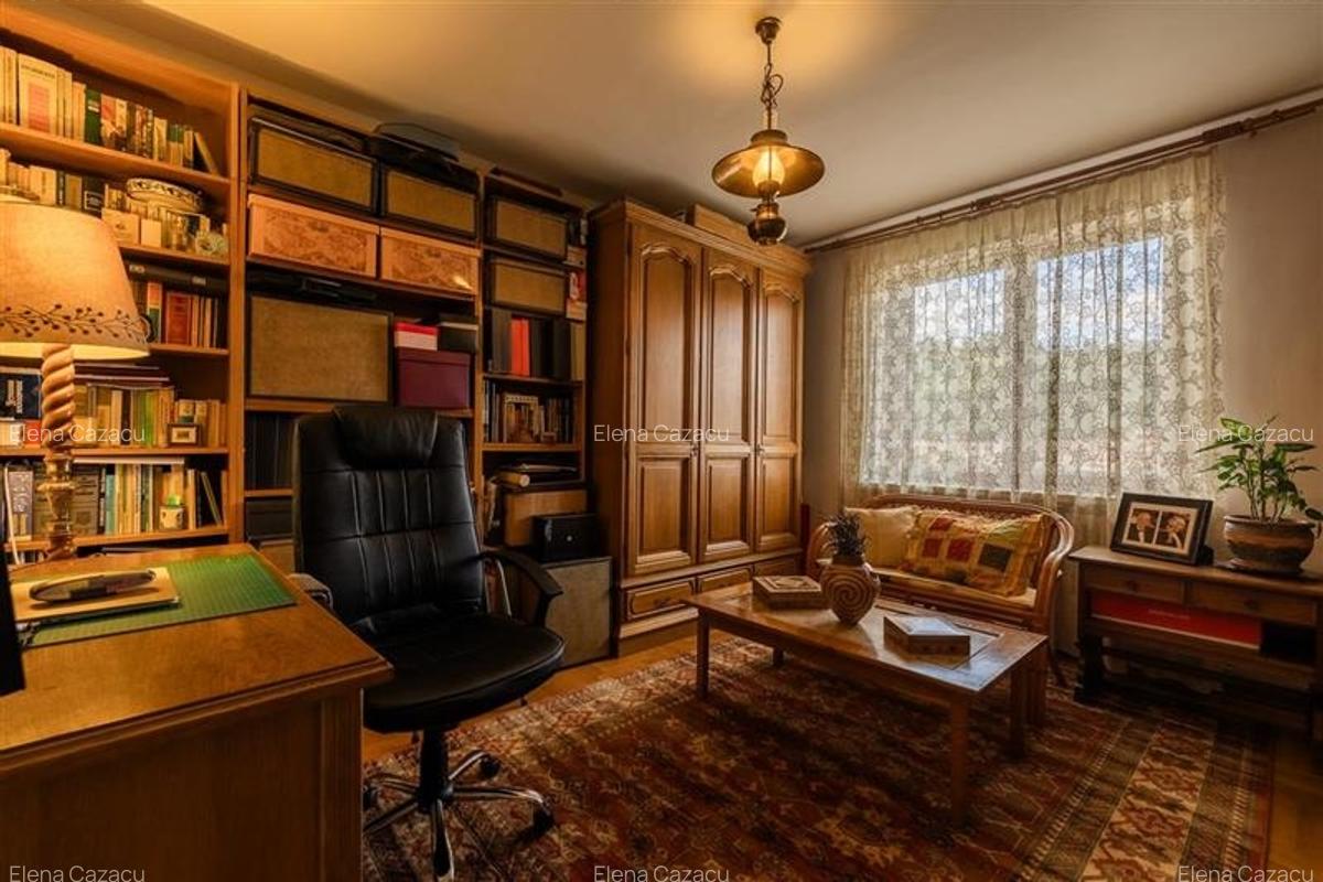 Distinct nivel in vila,5 camere,terase in spectacolul colinei montane,Central,Br - 17