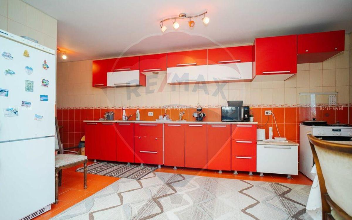 Casa / Vila Zona Bucium, Paun - 13
