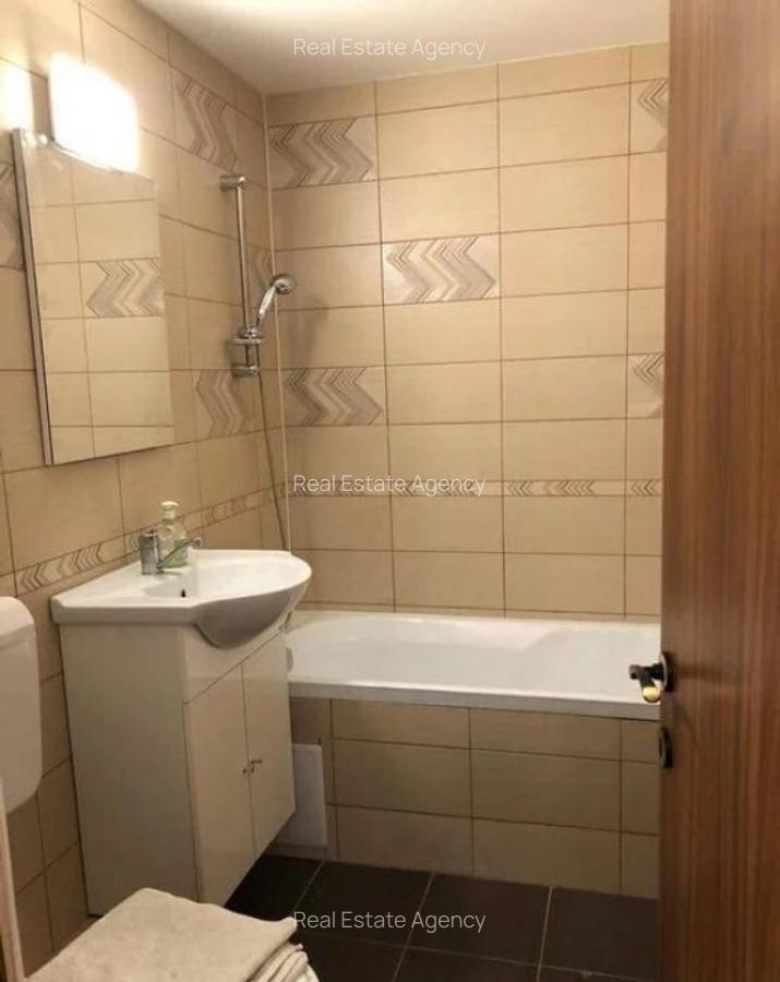 1 camera in zona Lipovei - 6