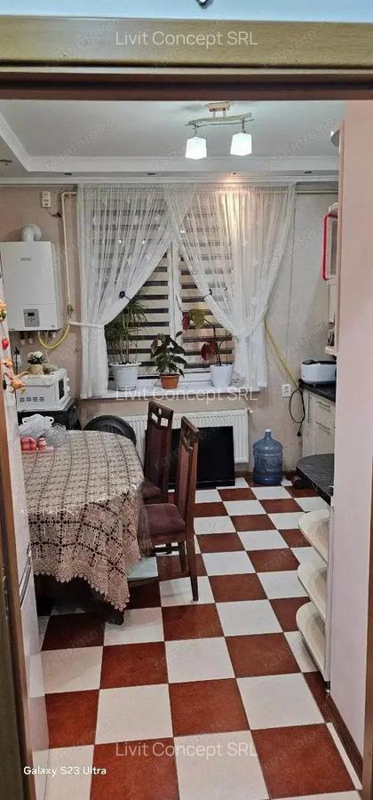 1 camera in zona UMT la etajul 2 - 3