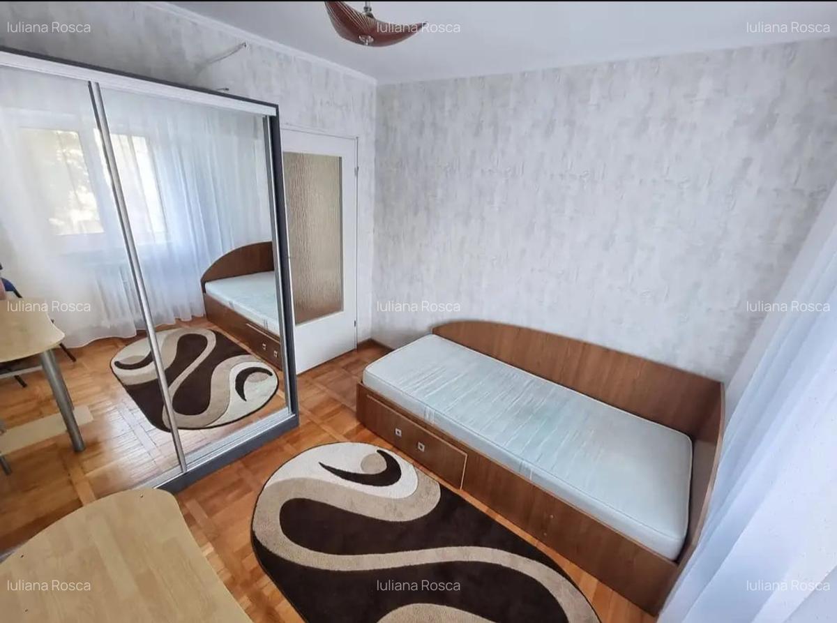 Apartament cu 3 camere decomandat în Podu Roș - 1