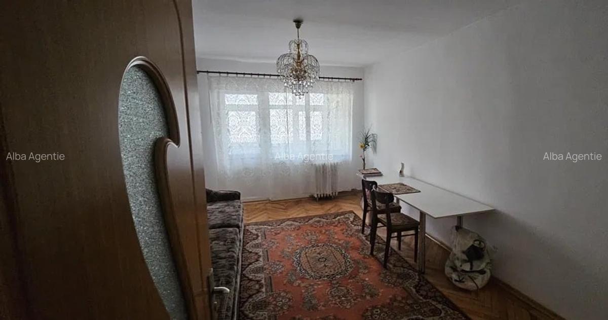 Apartament 3 camere  decomandat , mobilat - 1