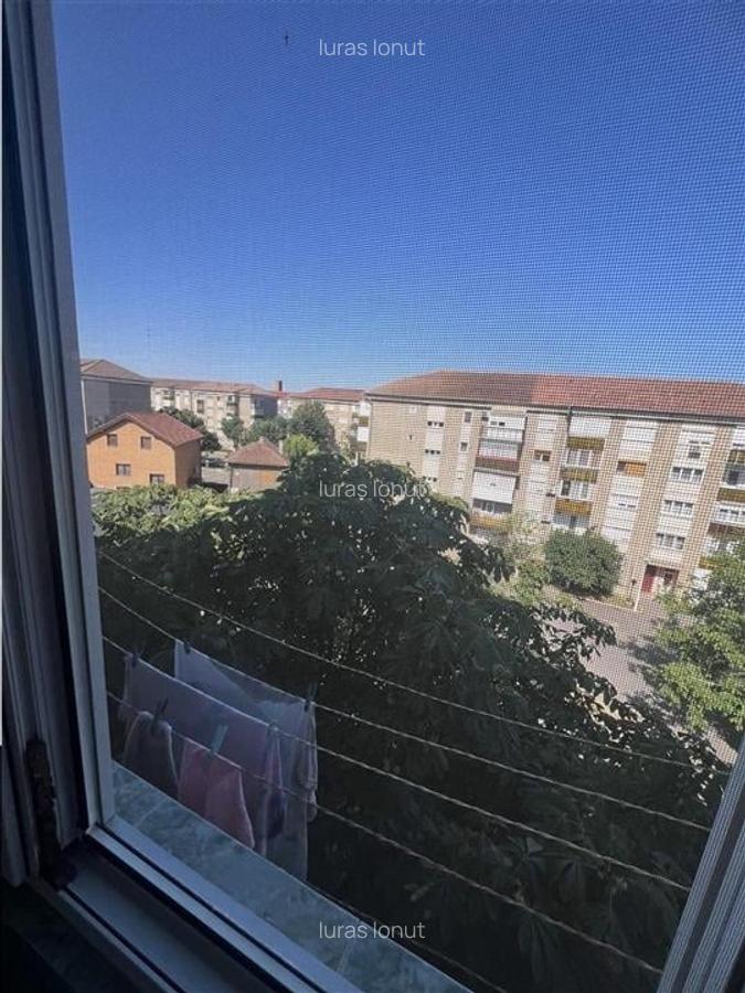 Apartament cu 3 camere decomandat în Valenta - 13