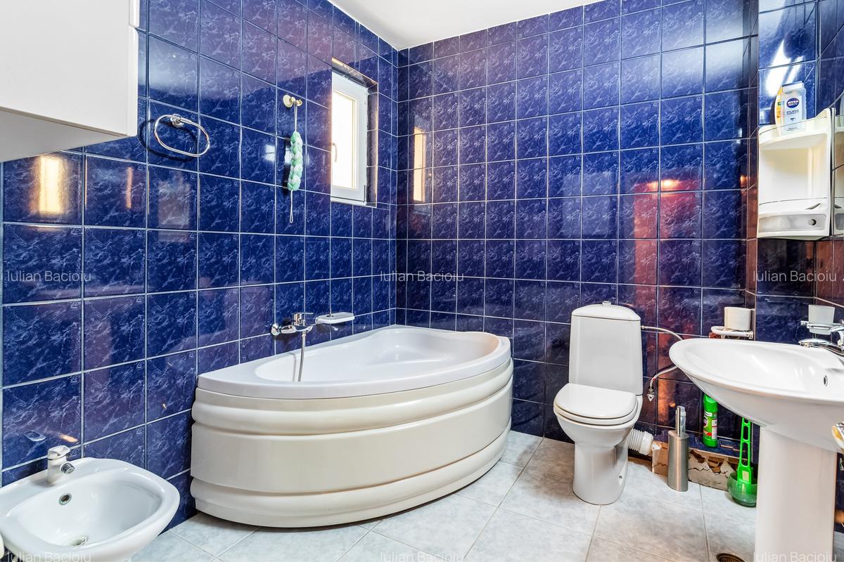 Vilă tip bloc 12 camere, 2 garaje 2 boxe  zona Tomis 1  Flămânda - 24