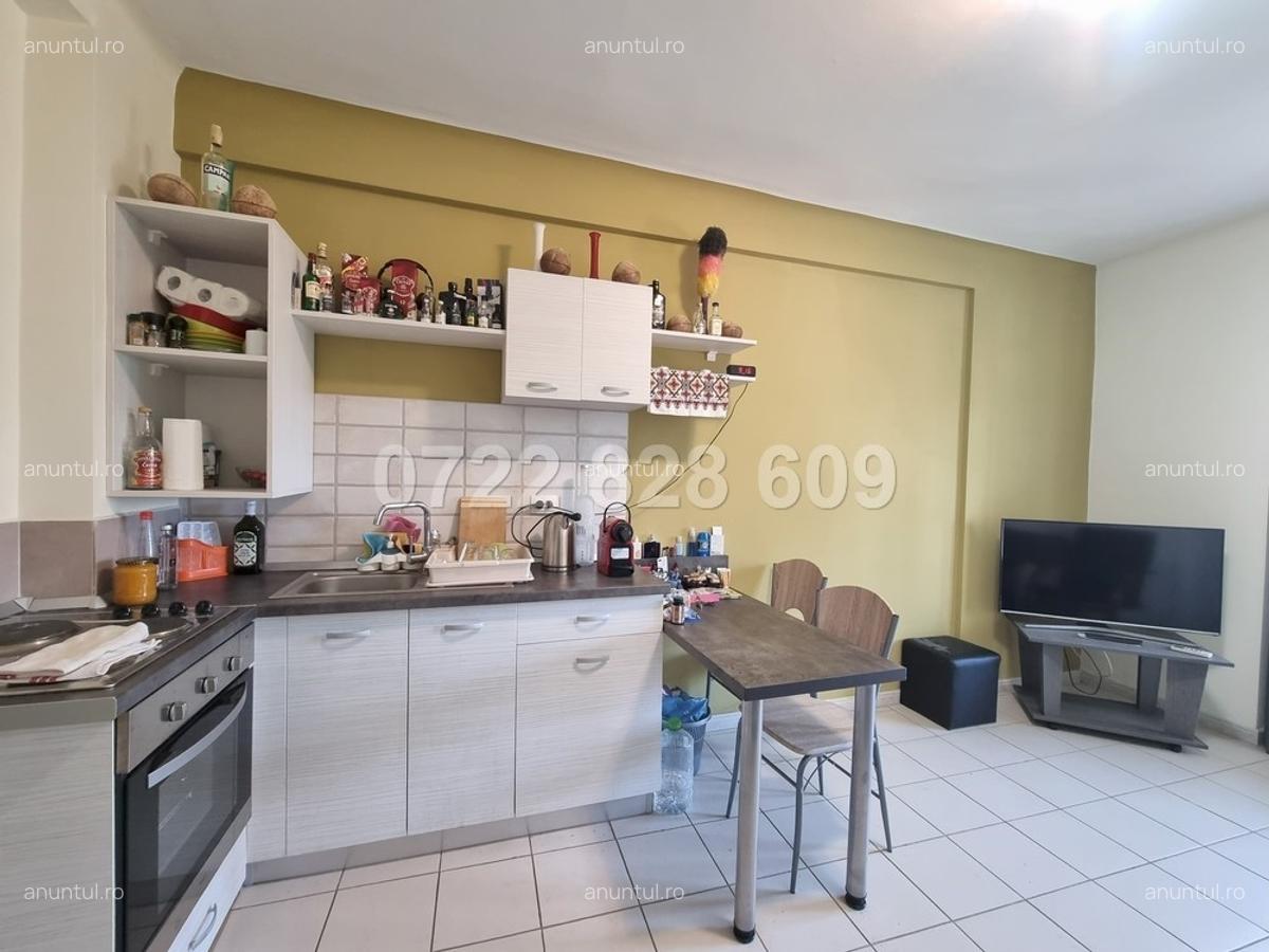 Piata Romana, langa Ambasada Angliei, 4 camere - 8