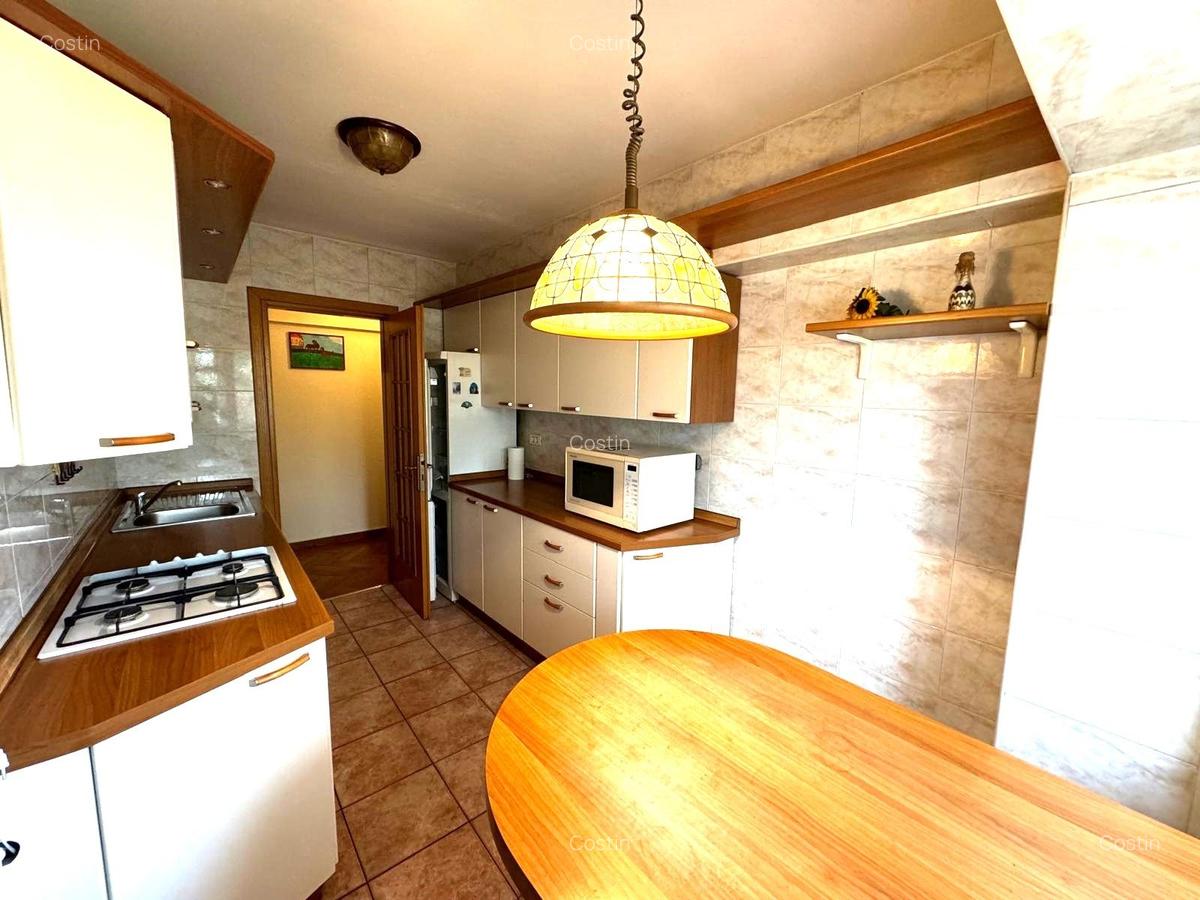 Apartament cu 4 camere decomandat în Unirii - 12