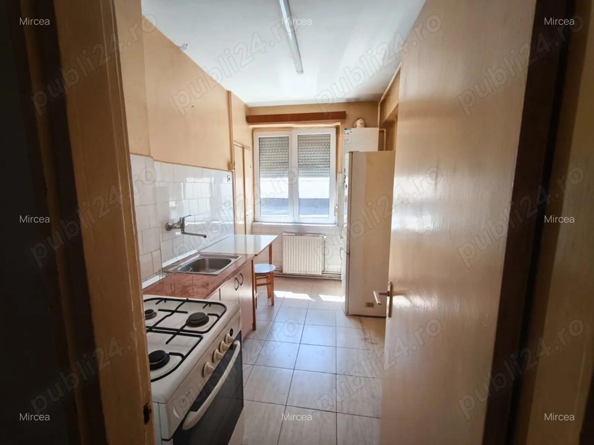 Inchiriez apartament 2 camere ultracentral in zona Patria - 6