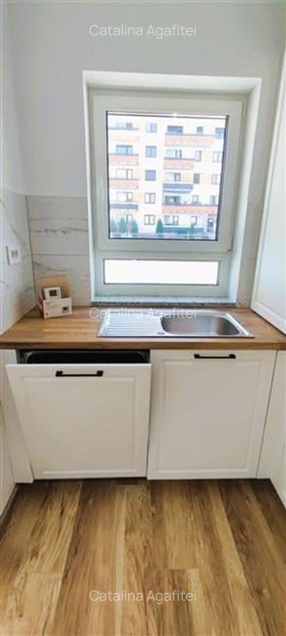Apartament cu 3 camere decomandat în Tractorul - 7