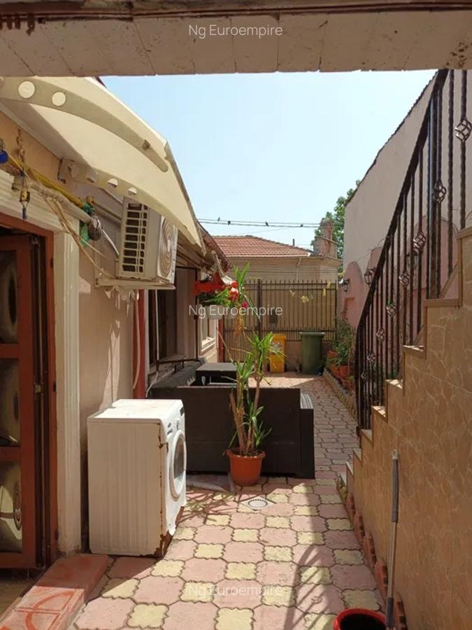 Vila 6 camere zona centrala - 2