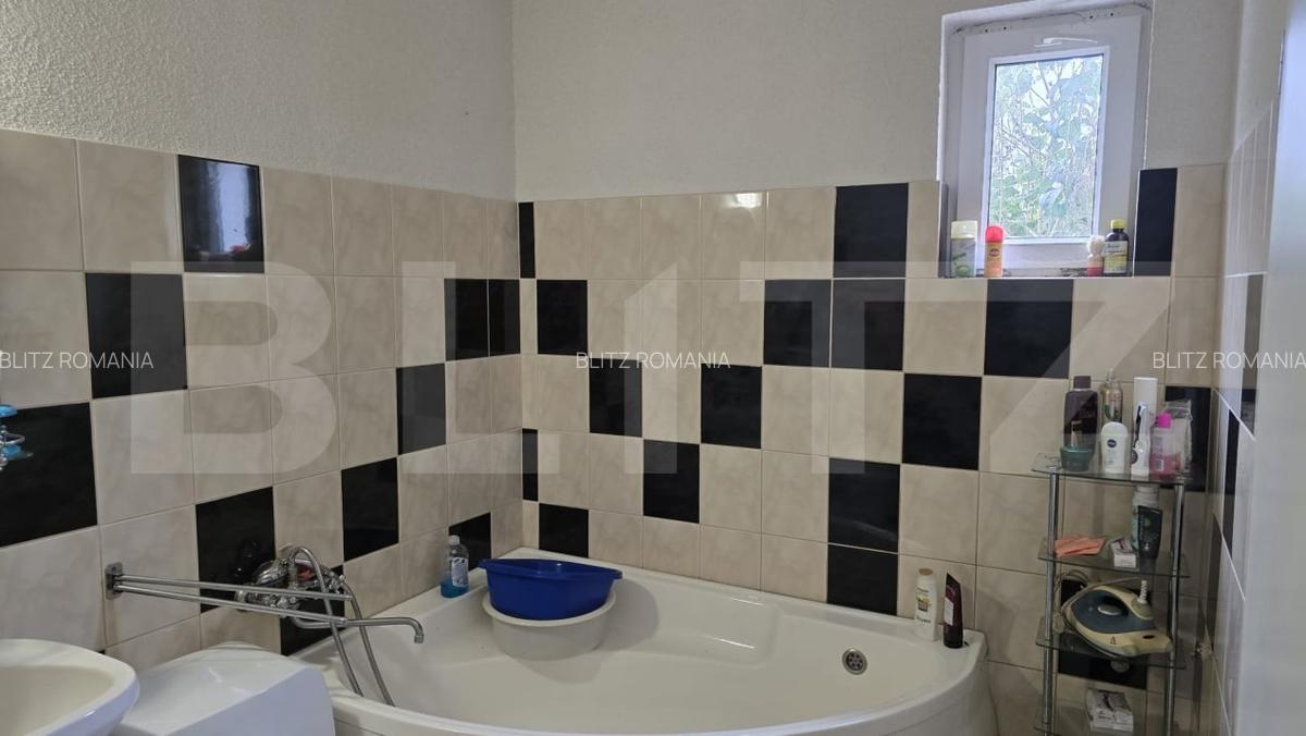 Casa 5 camere , 300 mp;  Teren - 2000 mp . Viile Satu Mare - 17