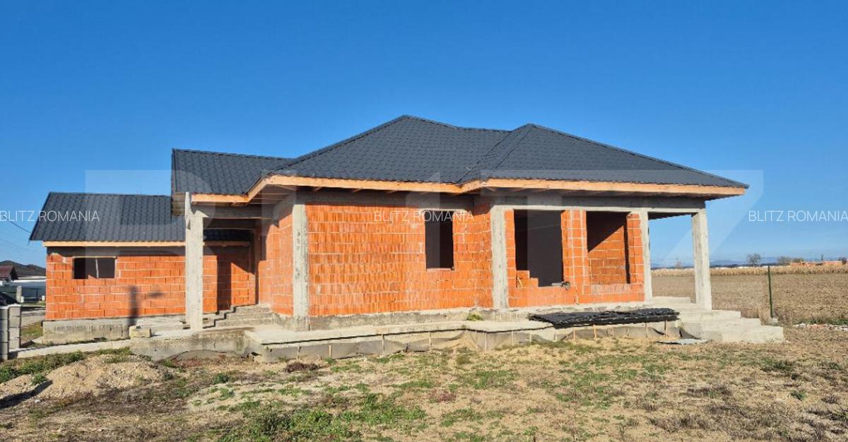 Casa la rosu, 3 camere, 145,31 mp utili, 715 mp teren, zona - 6