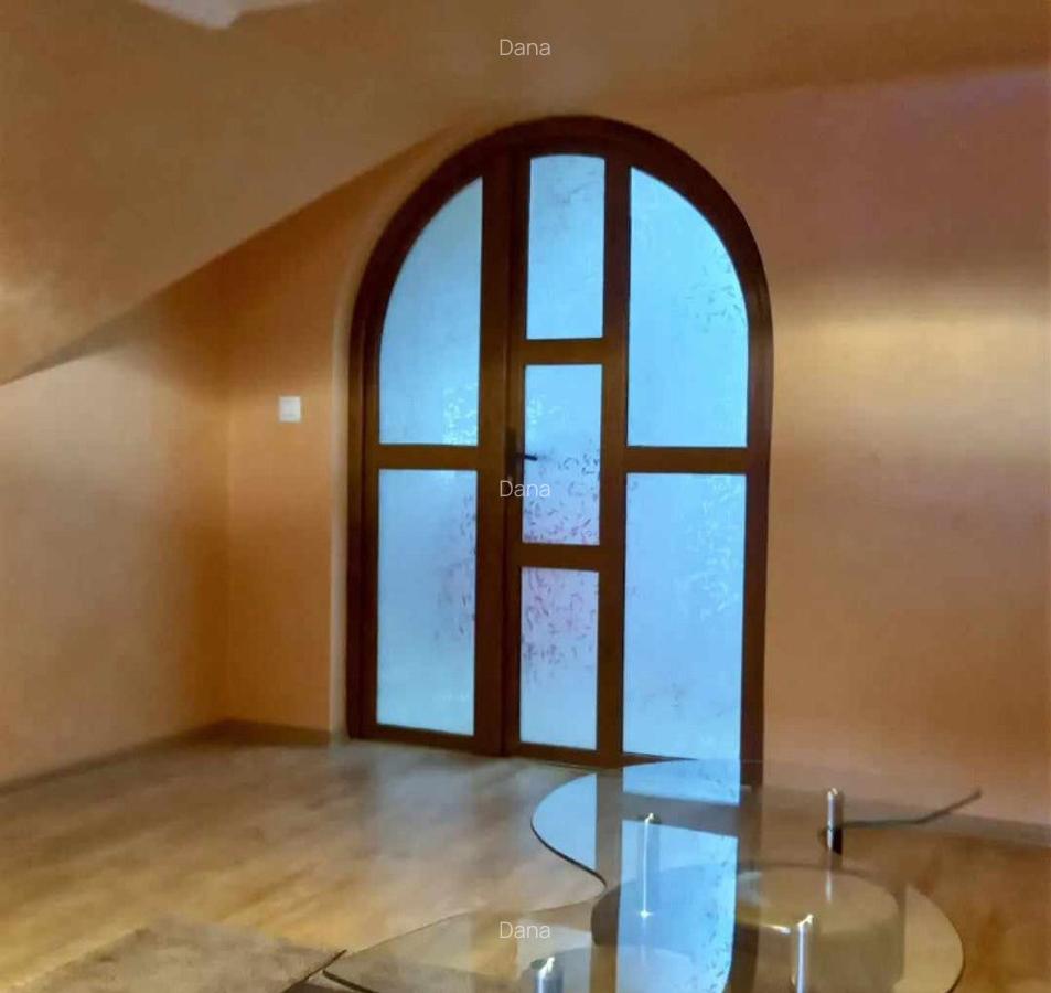 Sinaia ultracentral - apartament 4 camere la mansarda in vila P+1+M - 8