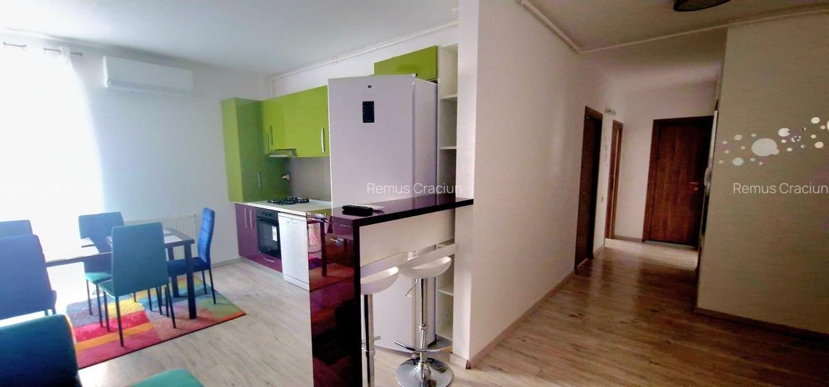 Vă propune spre  închiriere Apartament Modern cu 3 Camere în zona Sopor - 1