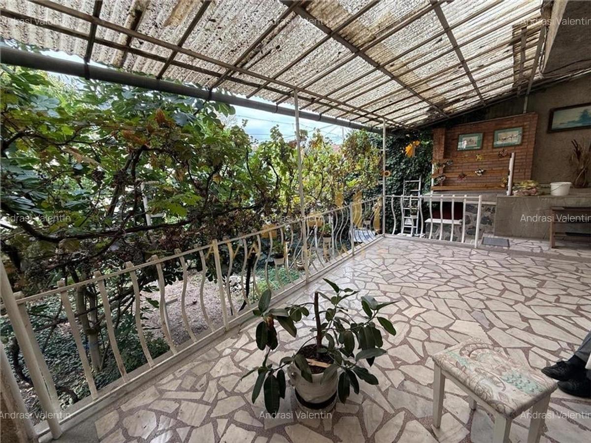 Casa individuala 9 camere, 3 bai, garaj, teren 350 mp - Zona Cetatii/ Hotel MERC - 21 Casa individuala 9 camere, 3 bai, garaj, teren 350 mp - Zona Cetatii/ Hotel MERC - 21