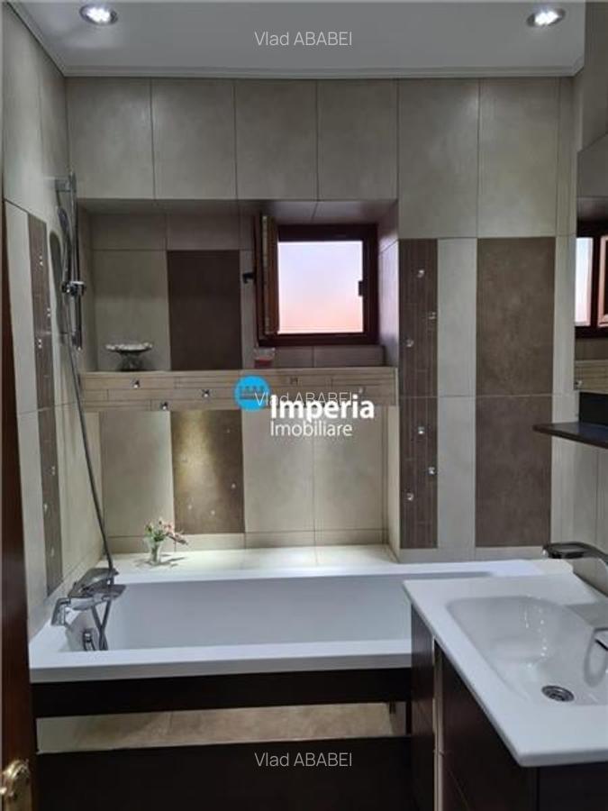 Apartament cu 3 camere decomandat în Podu Roș - 12