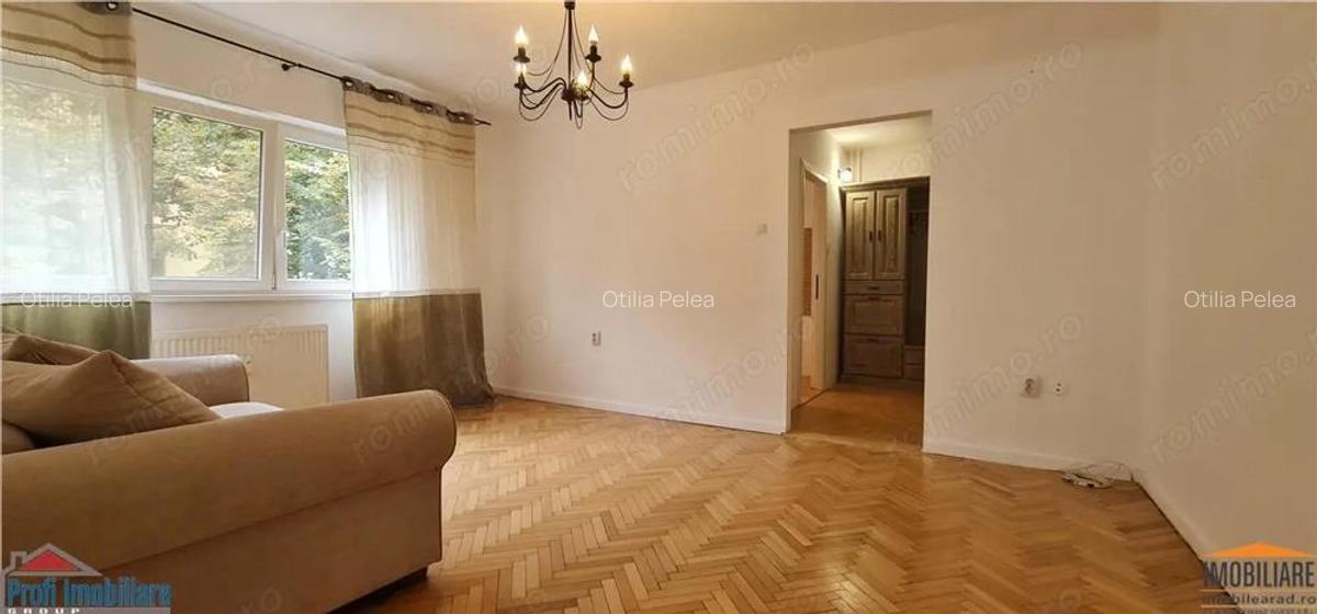 Apartament 2 camere et.1 pe B-dul Revolutiei, zona Banca ING Podgoria - 3