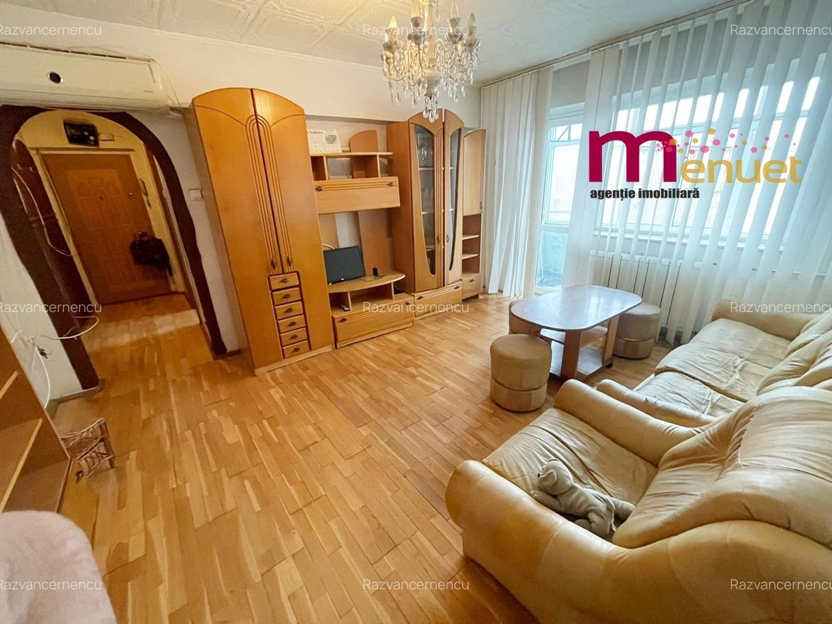 Apartament cu 3 camere semidecomandat în Central - 2