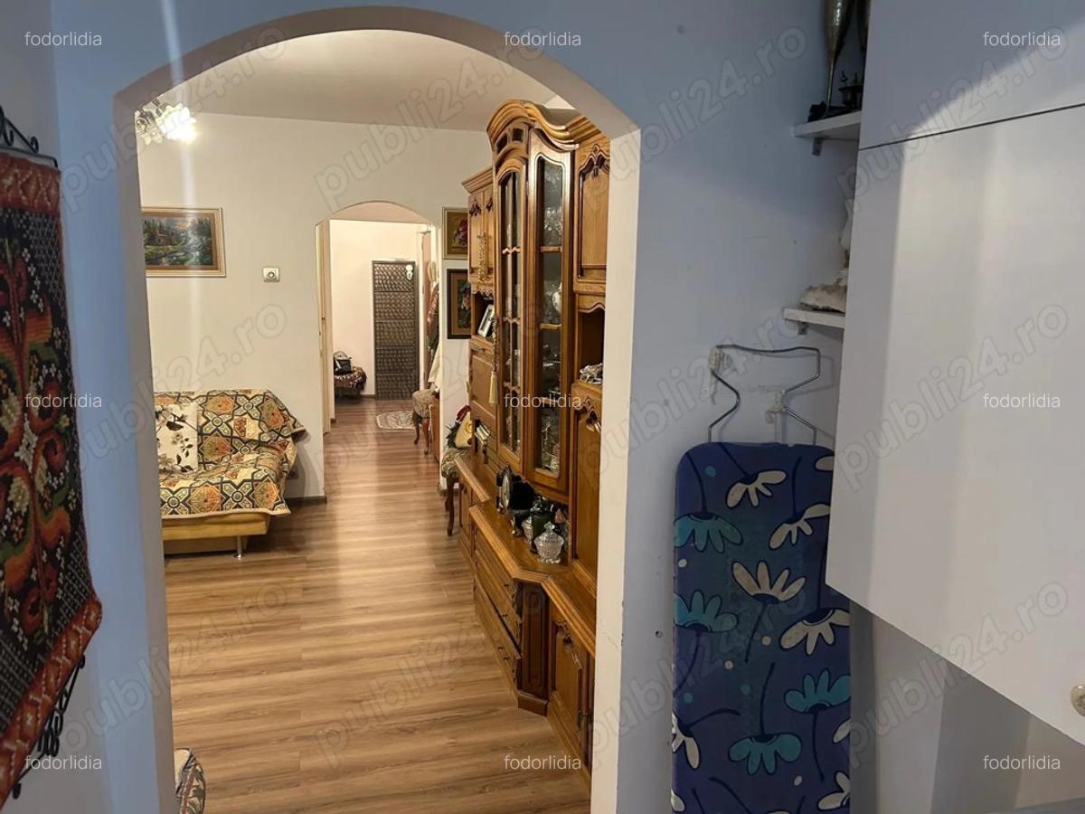 Apartament etaj 1 , cu 3 Camere de Vanzare, Zona Calea Aradului - 1