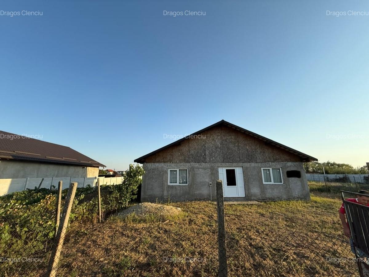 Casa la rosu, teren 900 mp, zona linistita - 1