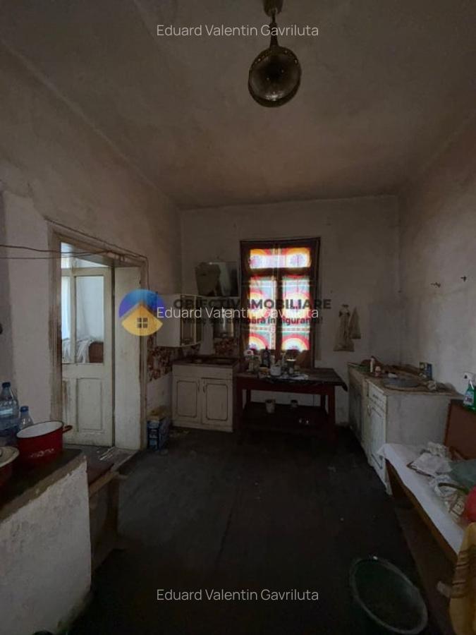 Casa + teren spatios de vanzare - Girov - 12