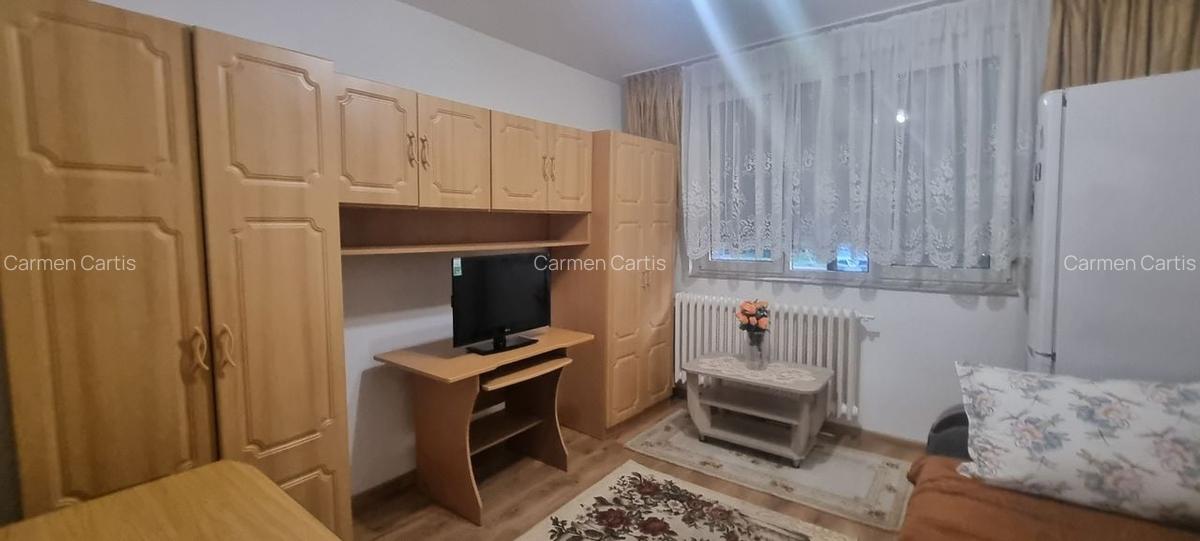 Chirie, garsonieră, mobilată, utilată, parter Blv Dacia. 250 Euro/lună - 2