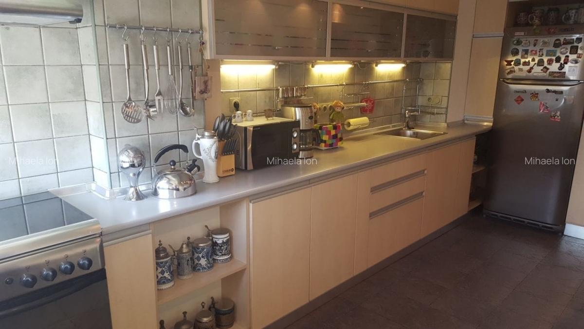 Apartament cu 3 camere semidecomandat, mobilat în Văcăresti - 10