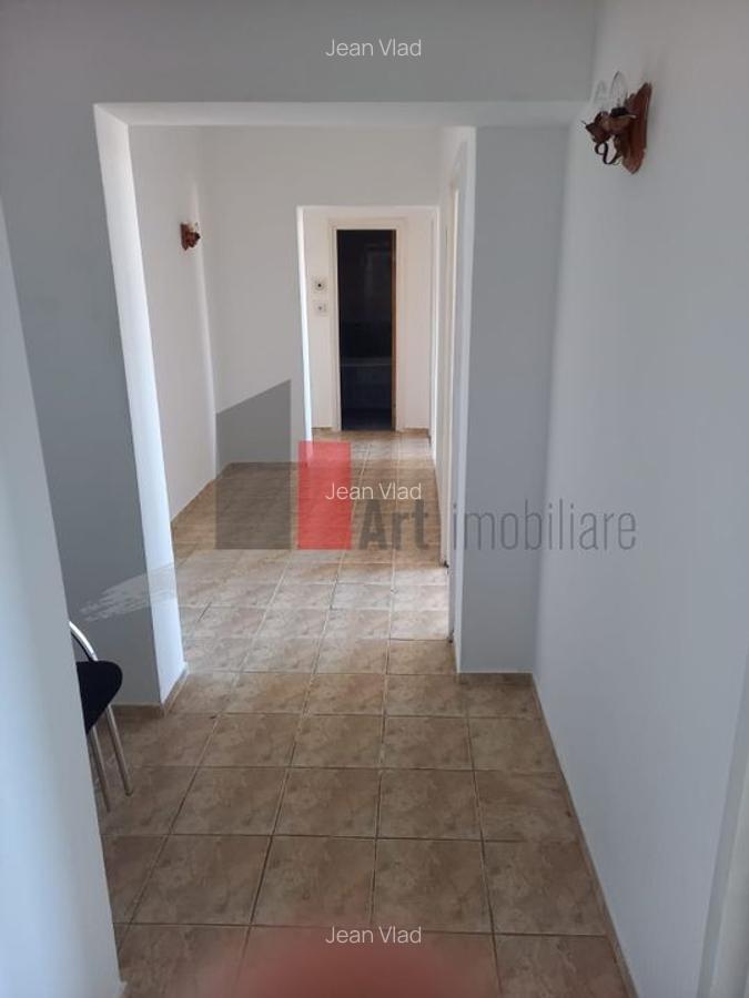 Apartament cu 3 camere semidecomandat în Titulescu - 4
