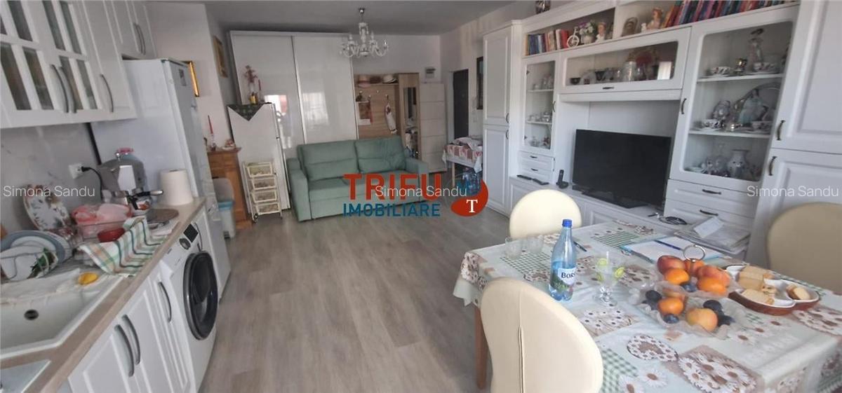 Apartament cu 3 Camere Disponibil pentru Vânzare în Alba Iulia, Zona A - 2