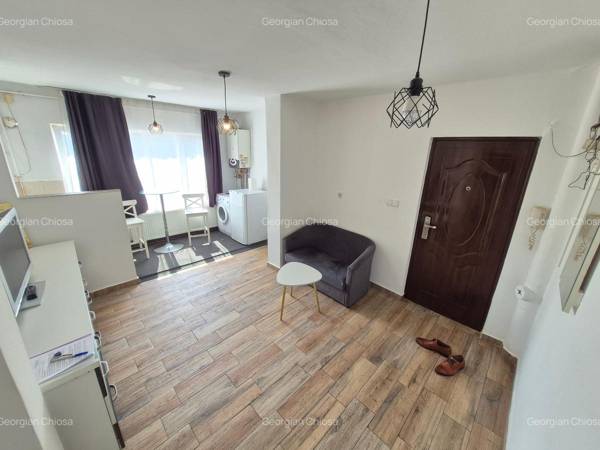 2 Cam-Aradului-3 Min Iulius Town--Mobilat-Centrala-Balcon--Aer conditionat-54 MP - 10