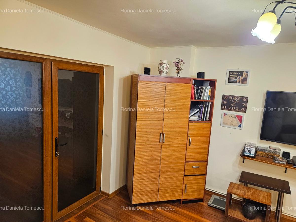 Etaj de vilă cu 4 camere si mansardă. - 2