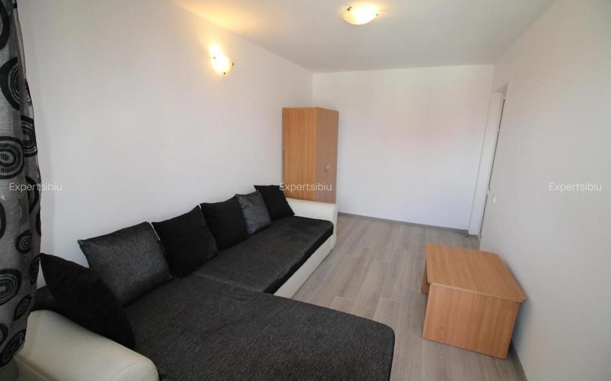 INCHIRIEZ apartament 4 camere , renovat,zona Strand - 9