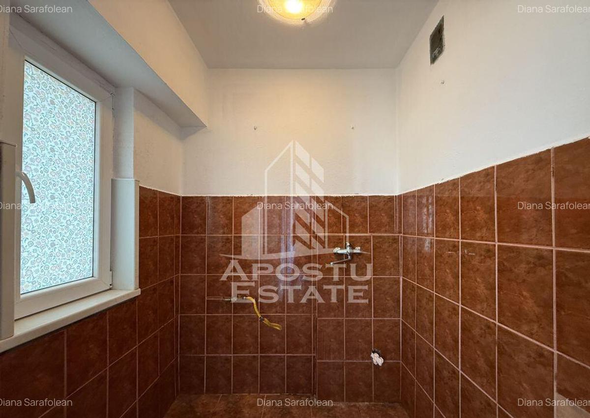 Garsoniera cu bucatarie inchisa, etaj intermediar, zona UMT - 5