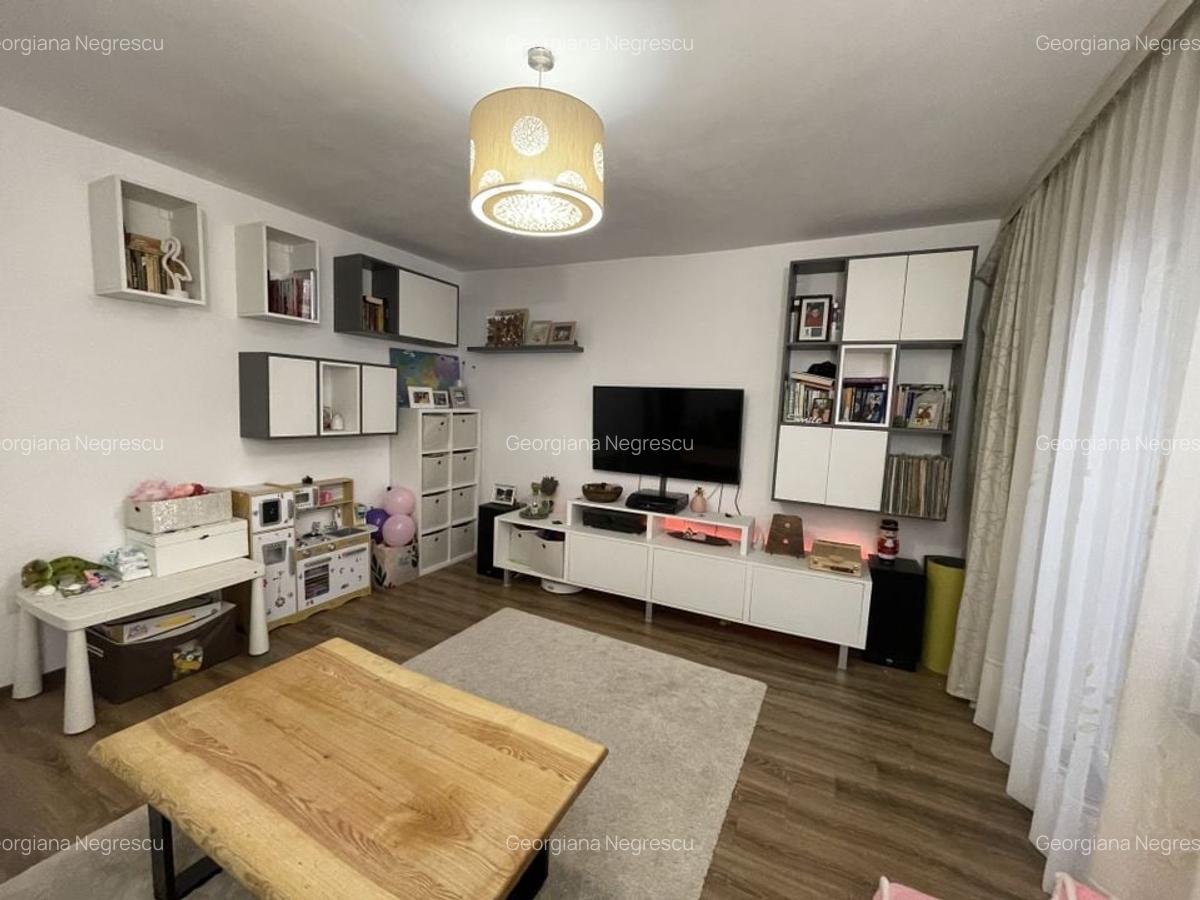 Girocului | 3 camere | Decomandat | Balcon | 2 băi | Centrală proprie - 4