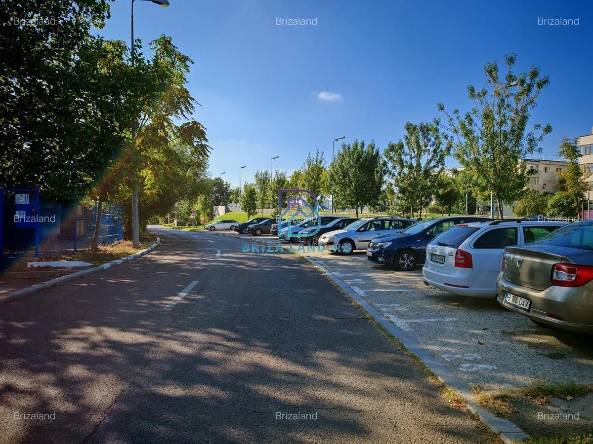 Doamna Ghica, bloc 2002, etaj 3/4, decomandat, doua bai - 3