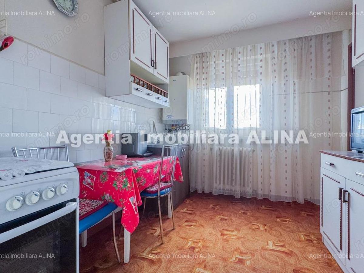 Ap. 2 camere in Deva, zona Balcescu, suprafata utila 56 mp, decomandat, etaj 4. - 1